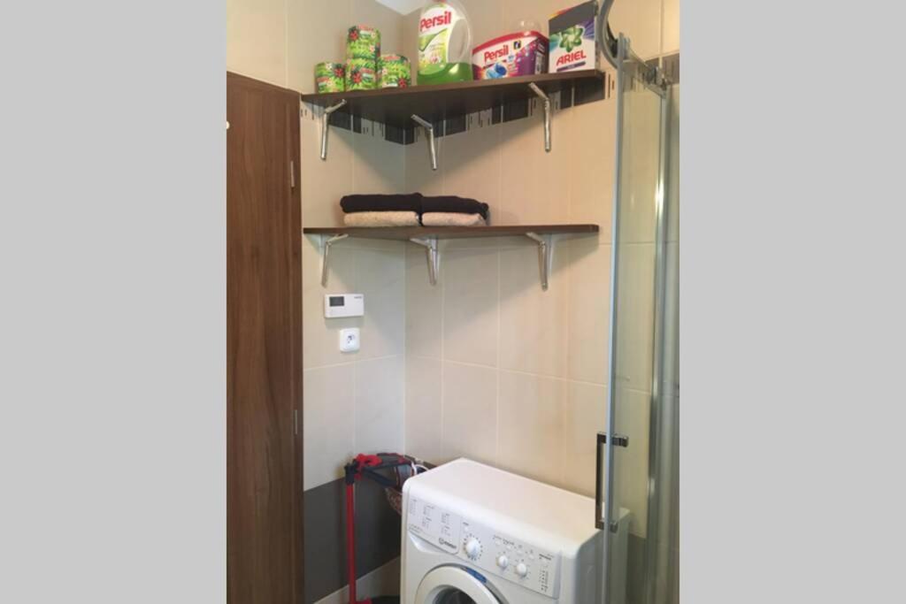 Prijemny Apartman Krovi V Rodinnem Domku Se Sdilenym Bazenem, Terasou A Zahradou 외부 사진