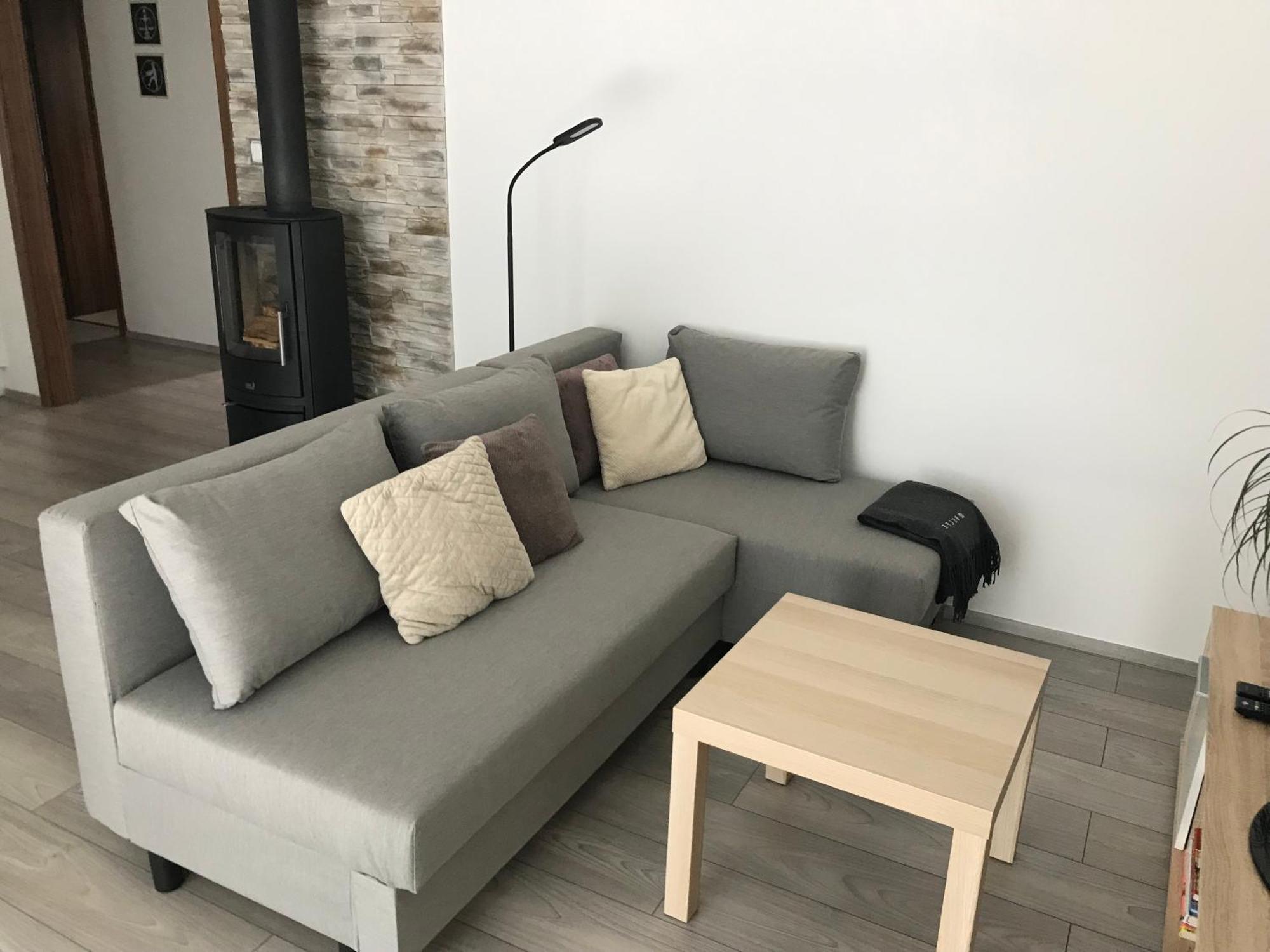Prijemny Apartman Krovi V Rodinnem Domku Se Sdilenym Bazenem, Terasou A Zahradou 외부 사진
