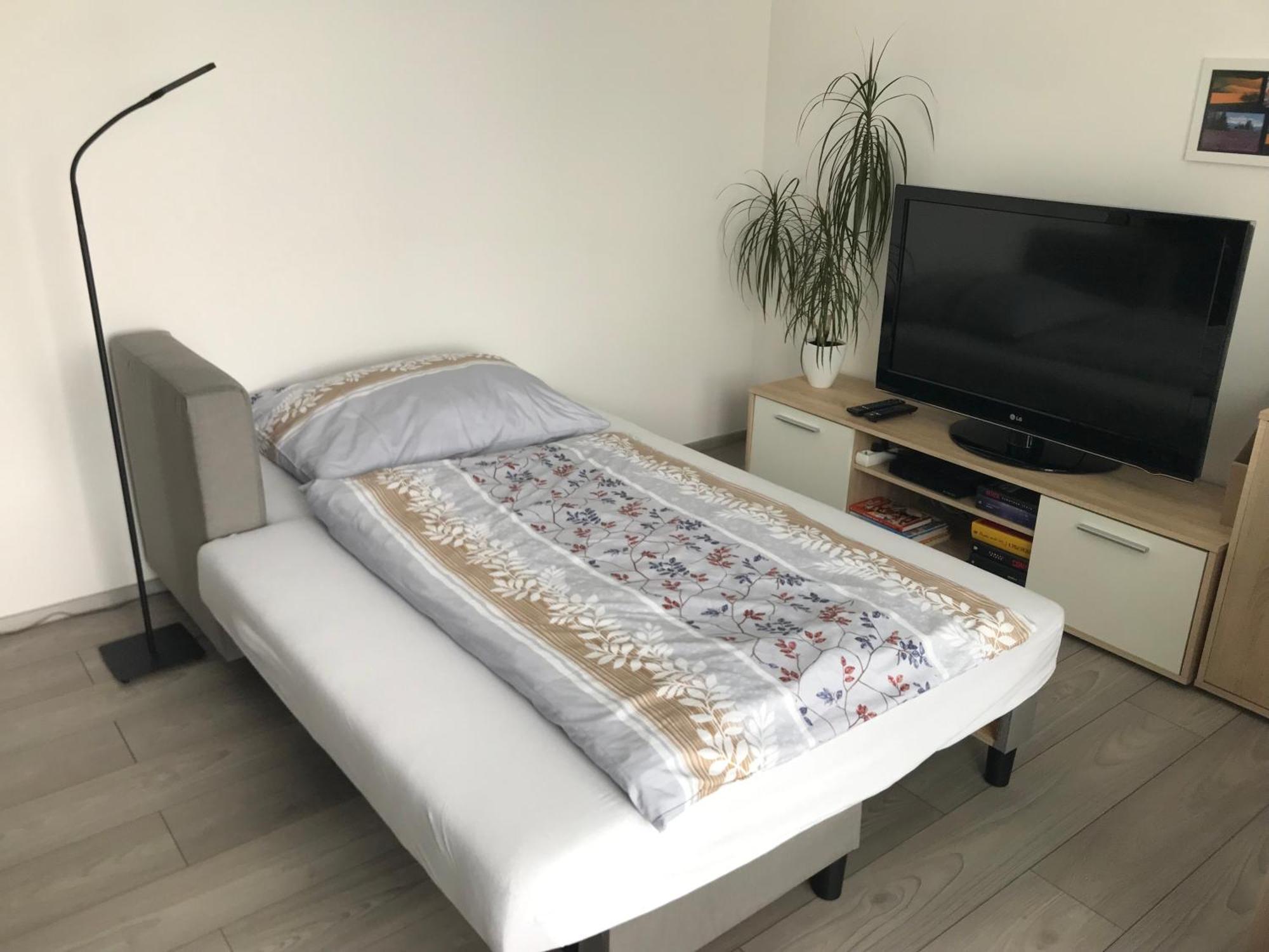Prijemny Apartman Krovi V Rodinnem Domku Se Sdilenym Bazenem, Terasou A Zahradou 외부 사진